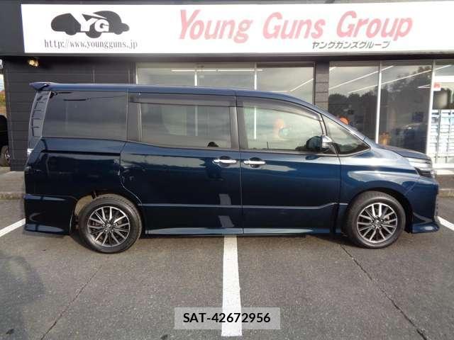Toyota VOXY 2016-08 8282988-14