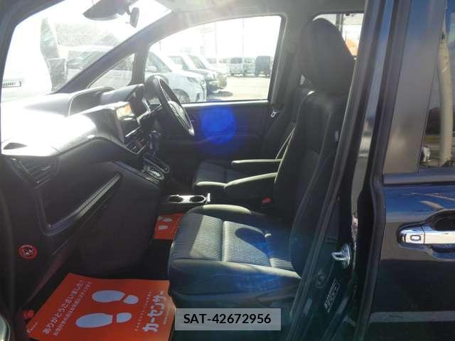 Toyota VOXY 2016-08 8282988-18