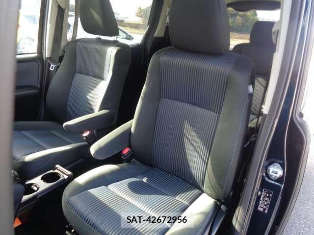 Toyota VOXY 2016-08 8282988-19
