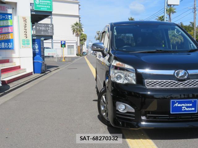 Toyota VOXY 2013-03 8282995-11