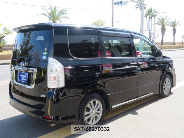 Toyota VOXY 2013-03 8282995-13