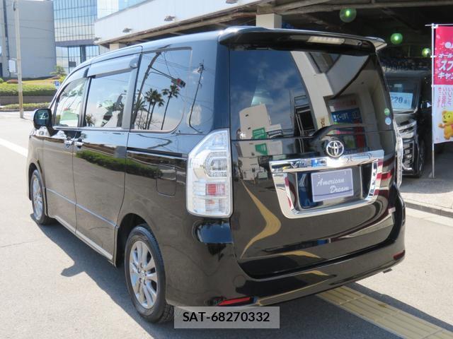 Toyota VOXY 2013-03 8282995-16