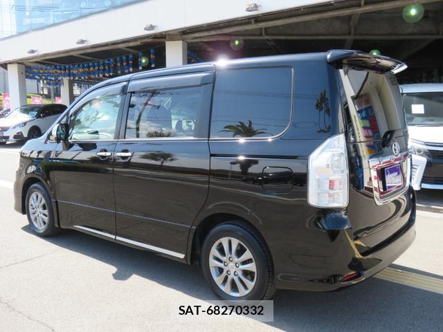Toyota VOXY 2013-03 8282995-17