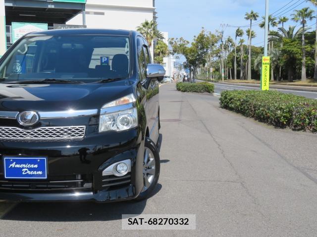Toyota VOXY 2013-03 8282995-4