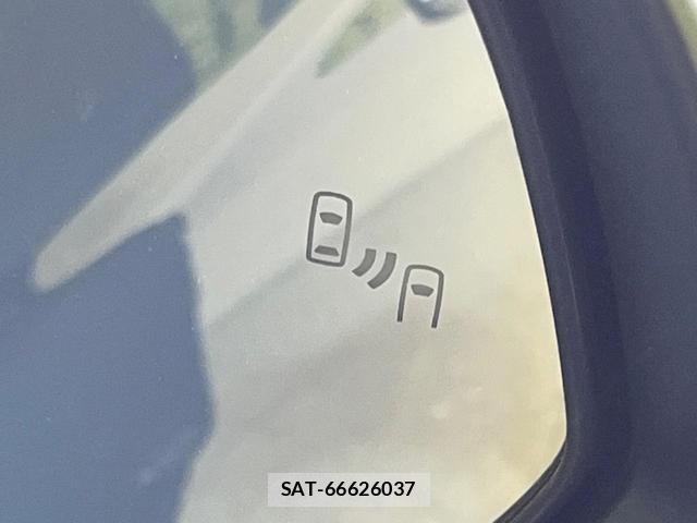 Toyota VOXY 2025-02 8283028-4