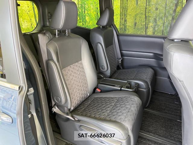 Toyota VOXY 2025-02 8283028-9