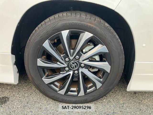 Toyota VOXY 2025-10 8283045-7