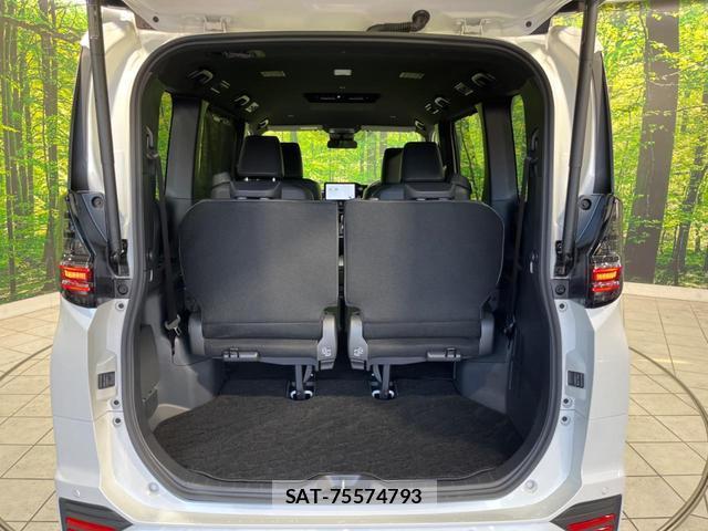 Toyota VOXY 2025-07 8283143-10