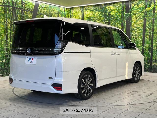 Toyota VOXY 2025-07 8283143-17