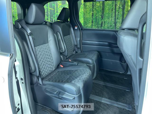 Toyota VOXY 2025-07 8283143-8