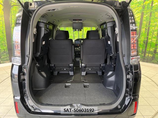 Toyota VOXY 2014-08 8283160-10
