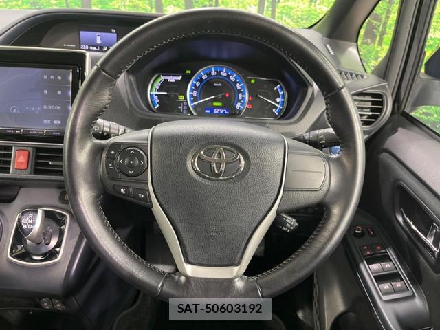 Toyota VOXY 2014-08 8283160-11