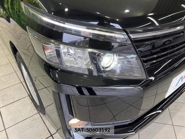 Toyota VOXY 2014-08 8283160-12