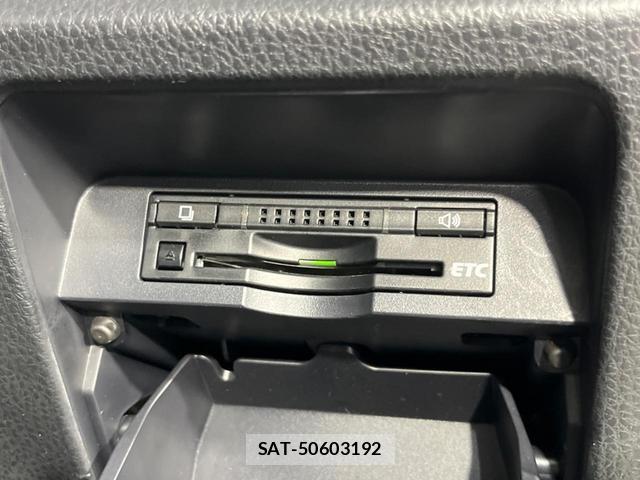 Toyota VOXY 2014-08 8283160-6