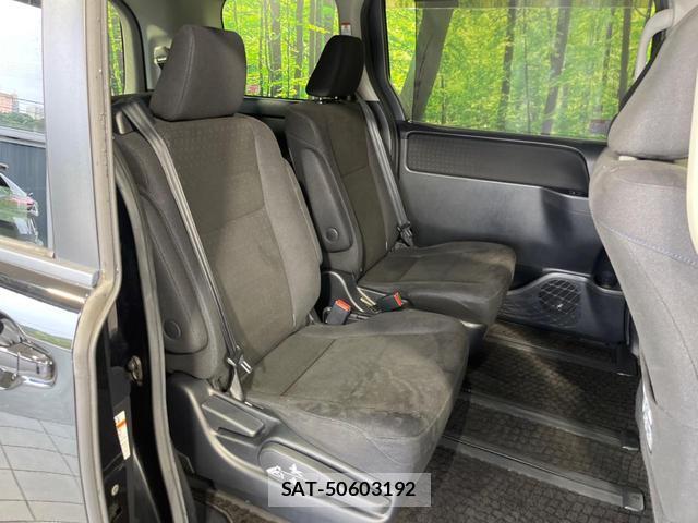Toyota VOXY 2014-08 8283160-8