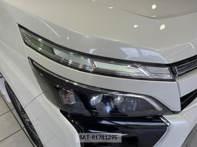 Toyota VOXY 2019-06 8283164-13