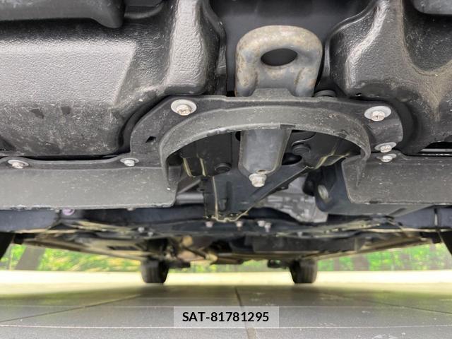 Toyota VOXY 2019-06 8283164-19