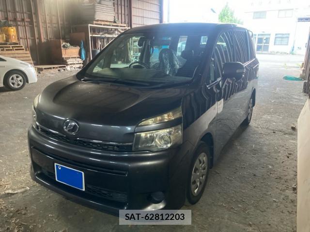 Toyota VOXY 2012-02 8283294-0