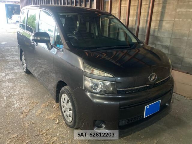 Toyota VOXY 2012-02 8283294-1