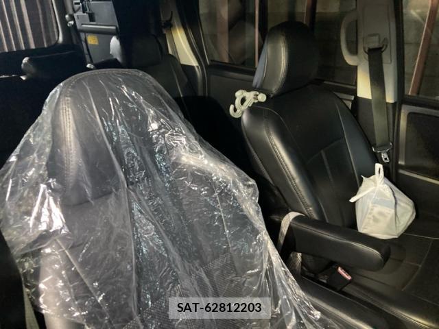 Toyota VOXY 2012-02 8283294-10