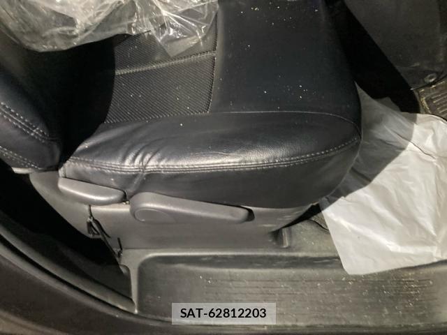 Toyota VOXY 2012-02 8283294-11