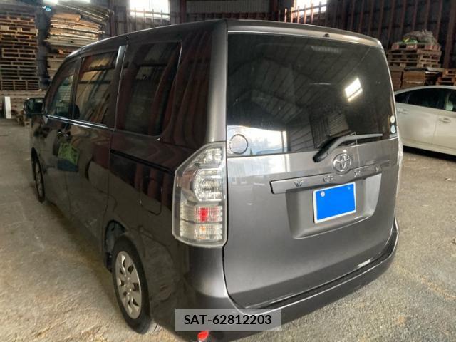 Toyota VOXY 2012-02 8283294-13