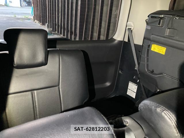 Toyota VOXY 2012-02 8283294-15
