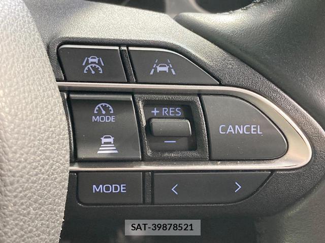 Toyota VOXY 2024-04 8283297-4