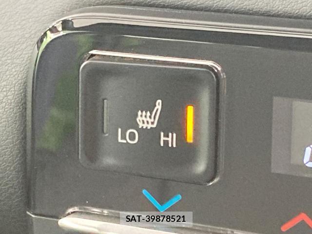 Toyota VOXY 2024-04 8283297-6