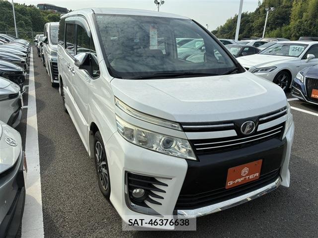 Toyota VOXY 2015-08 8283401-0