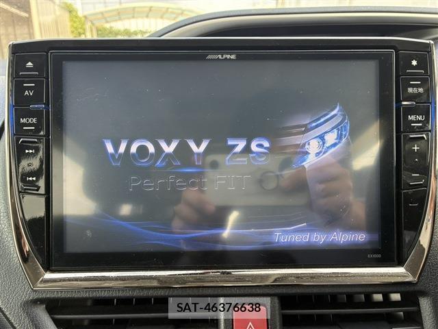 Toyota VOXY 2015-08 8283401-1