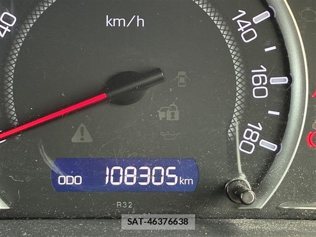 Toyota VOXY 2015-08 8283401-2