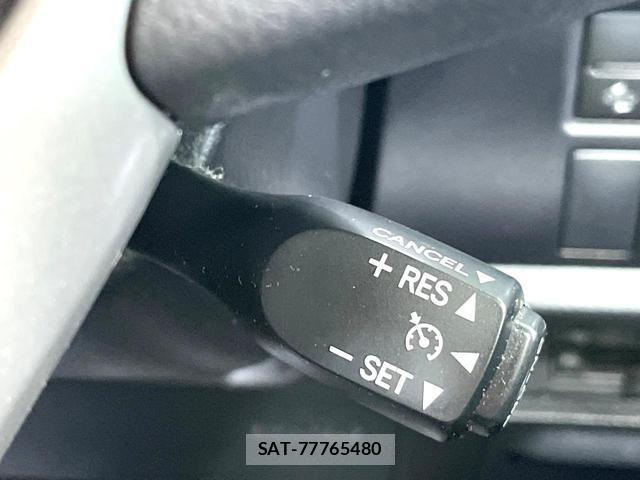 Toyota VOXY 2019-07 8283461-6