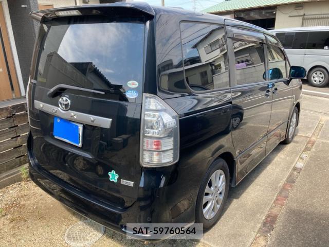 Toyota VOXY 2011-01 8283488-1