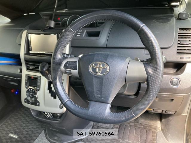 Toyota VOXY 2011-01 8283488-12