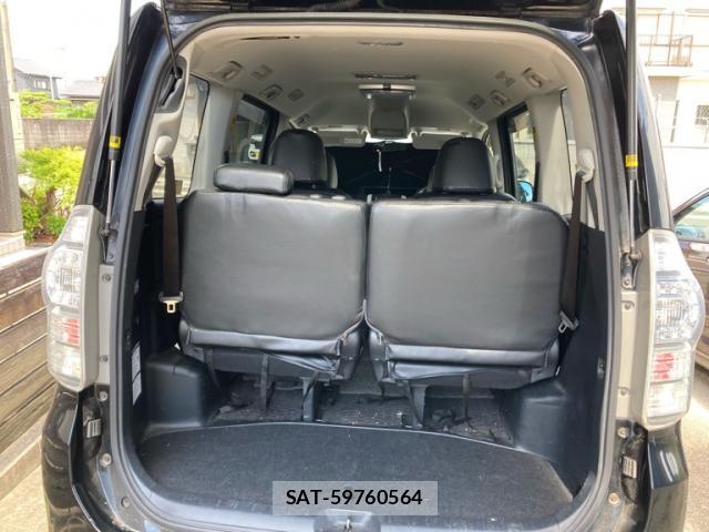 Toyota VOXY 2011-01 8283488-14