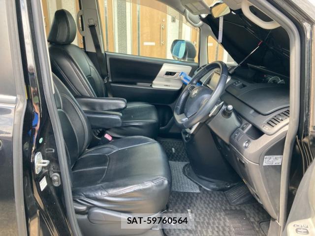 Toyota VOXY 2011-01 8283488-4