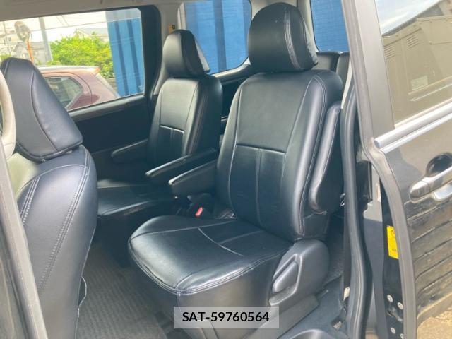 Toyota VOXY 2011-01 8283488-5