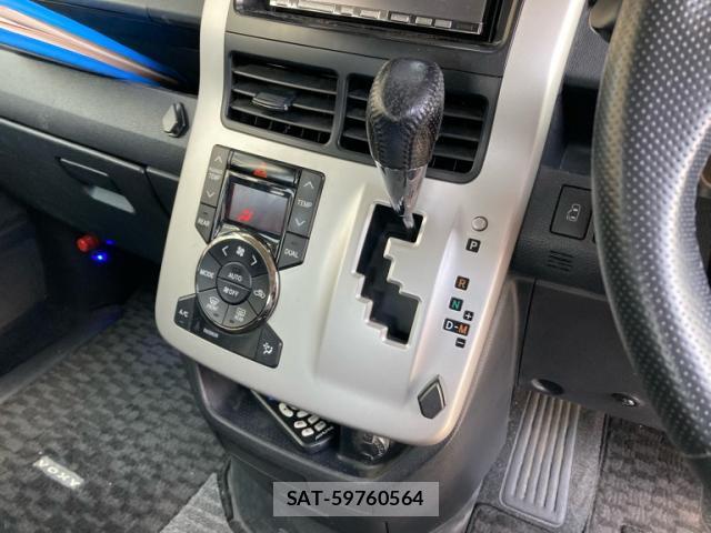 Toyota VOXY 2011-01 8283488-7