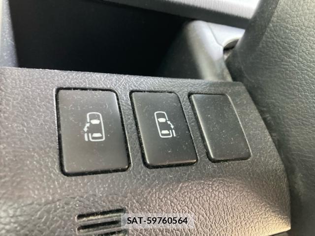 Toyota VOXY 2011-01 8283488-9