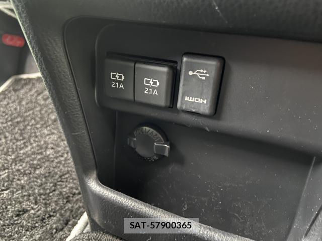 Toyota VOXY 2021-10 8283489-10