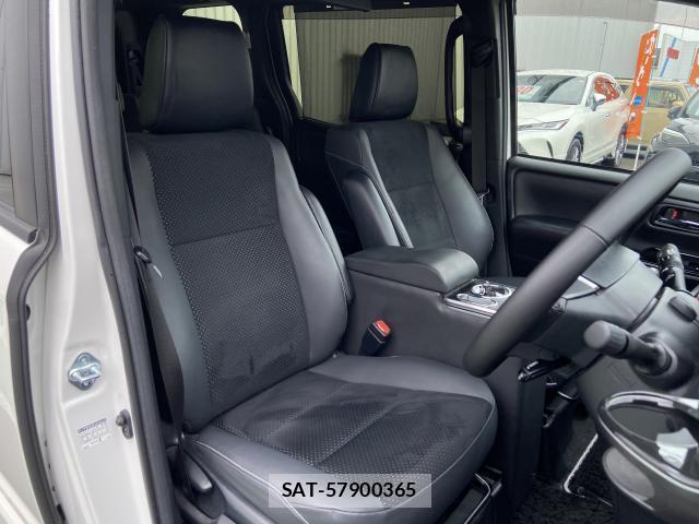 Toyota VOXY 2021-10 8283489-11