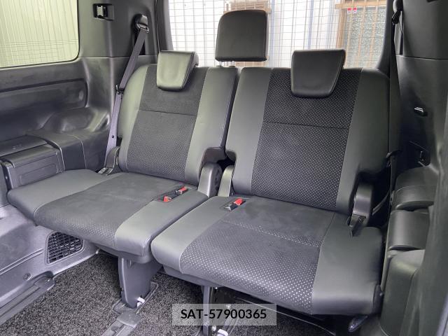 Toyota VOXY 2021-10 8283489-13