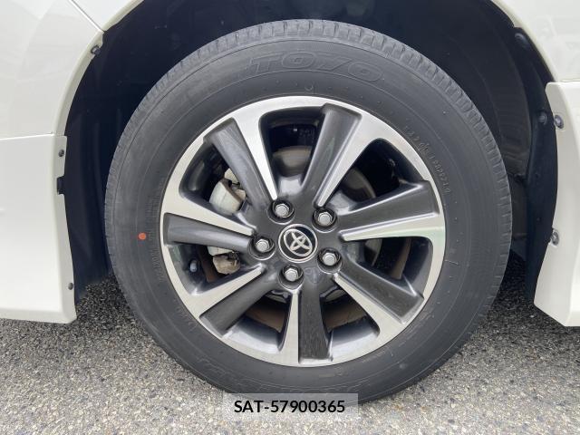 Toyota VOXY 2021-10 8283489-17