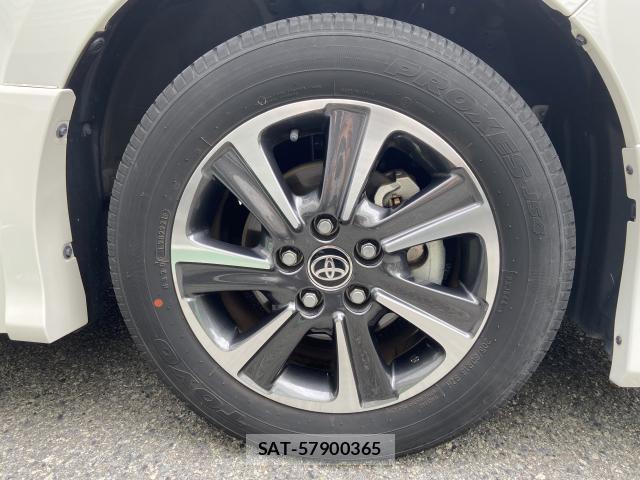 Toyota VOXY 2021-10 8283489-18