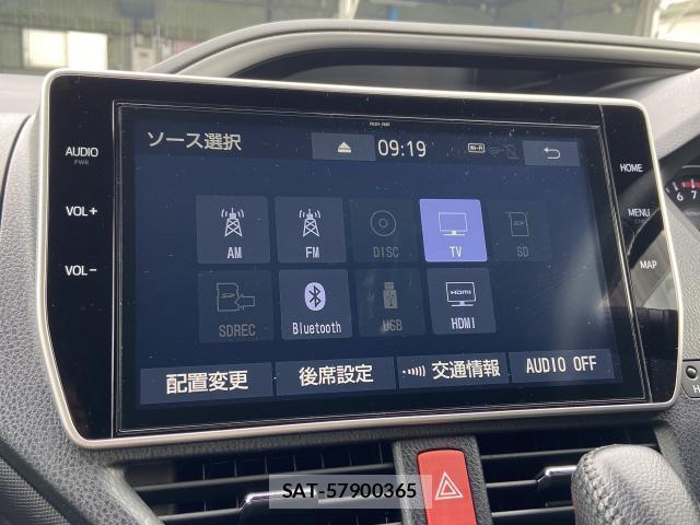 Toyota VOXY 2021-10 8283489-3