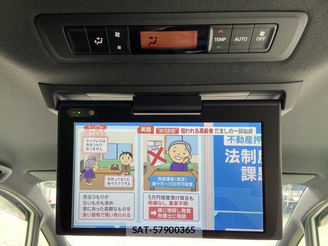 Toyota VOXY 2021-10 8283489-5