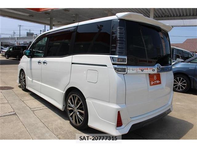 Toyota VOXY 2018-06 8283535-10
