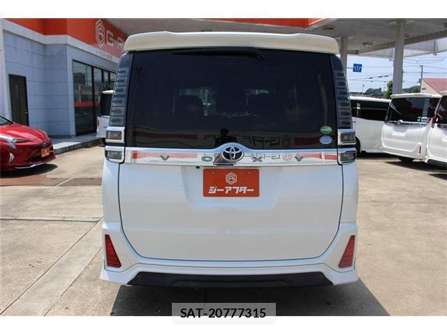 Toyota VOXY 2018-06 8283535-11