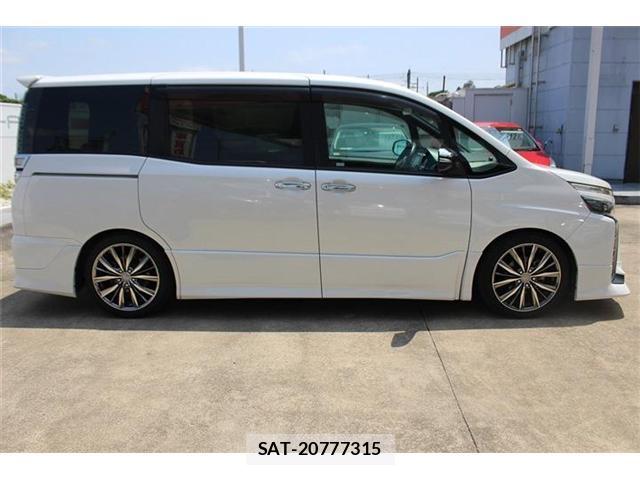 Toyota VOXY 2018-06 8283535-13
